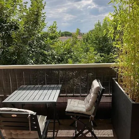 T2 Centre - Metro, Parking, Balcon Apartment